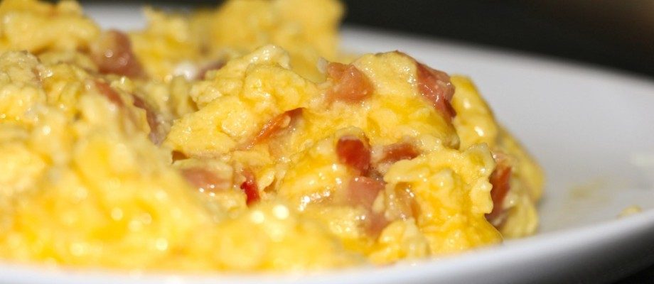 Scrambled eggs with jambon