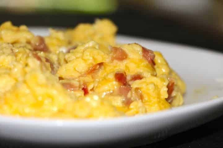 Scrambled eggs with jambon