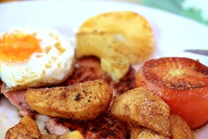 Still the food was very good as always. Real nice gammon ham with egg, chips and tomato - here is what hit the table in front of me. 