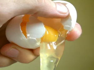 Cracking eggs