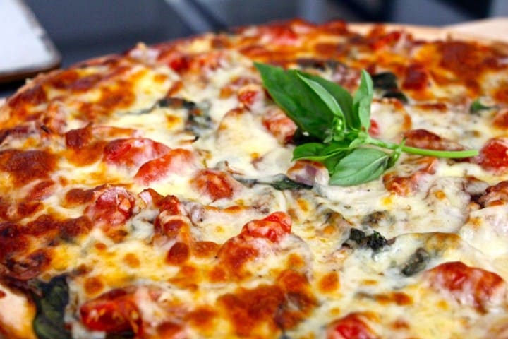 IMG 67491 e1408517071339 Laab Gai and Tomato, Basil, Mozzarella Pizzas for the 6th of SOTA