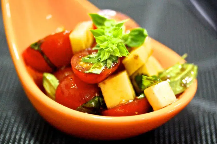 mozzarella tomato basil and balsamic salad recipe