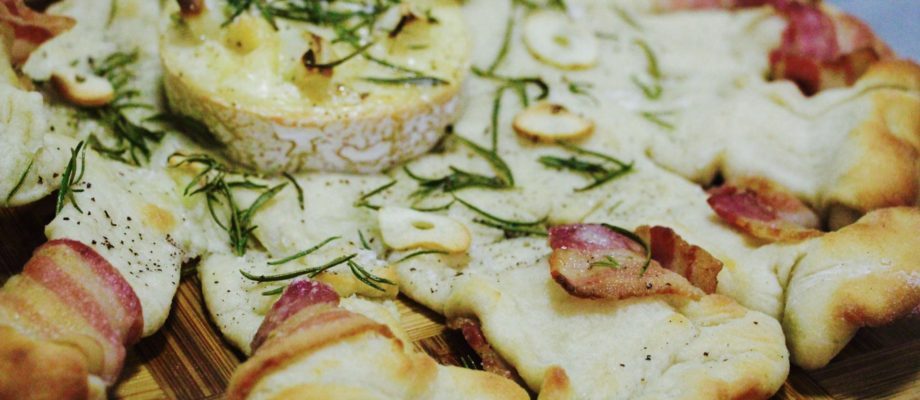 Camembert & Rosemary Dipping Pizza