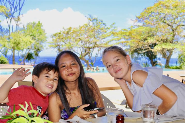 A handful of my beautiful kids, sat in the sun, with a gorgeous back-drop. That’s not a bad setting for lunch now, is it…?