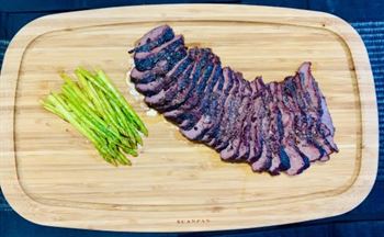 USA Flat-Iron Steak & Asparagus