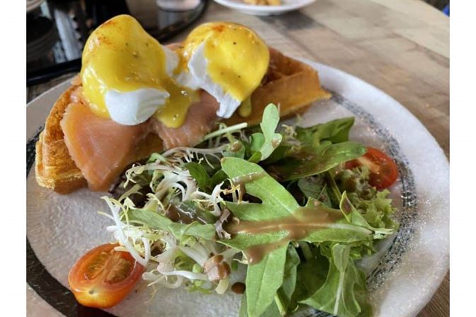 whisk & paddle punggol eggs benedict