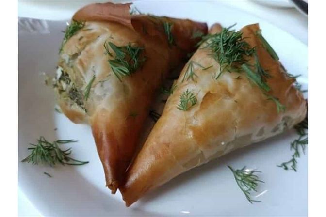 SPANAKOPITA-phylo-pastry-filled-with-spinach-leeks-feta