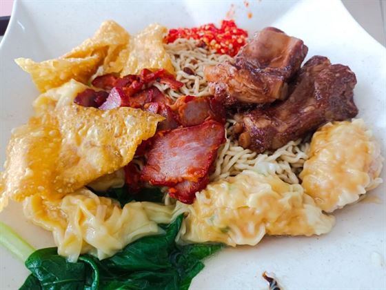 Kolo Mee Sui Kow Pork Ribs Char Siu, Wanton, Chilli