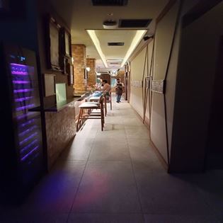 Bochinche Restaurant Corridor