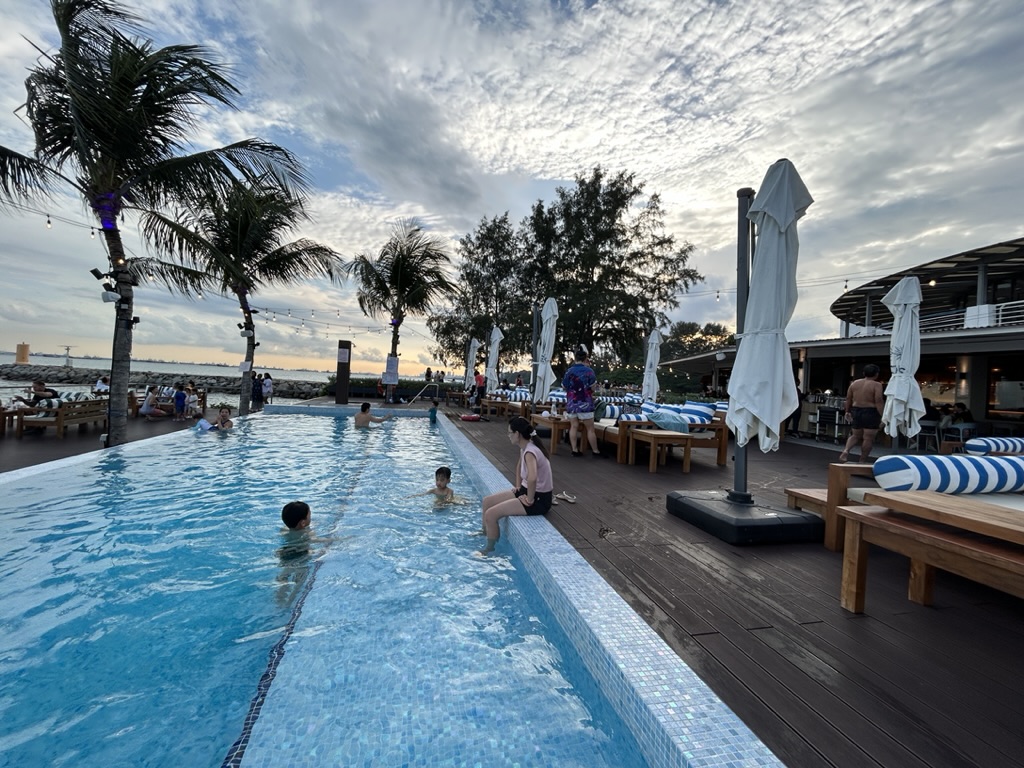 stella seaside lounge pool