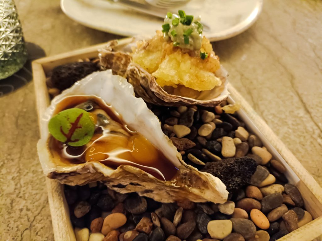 Ostra
Japanese oyster with a choice of:
- Passionfruit & smoked jalapeno oil
-Tempura & tartar sauce
