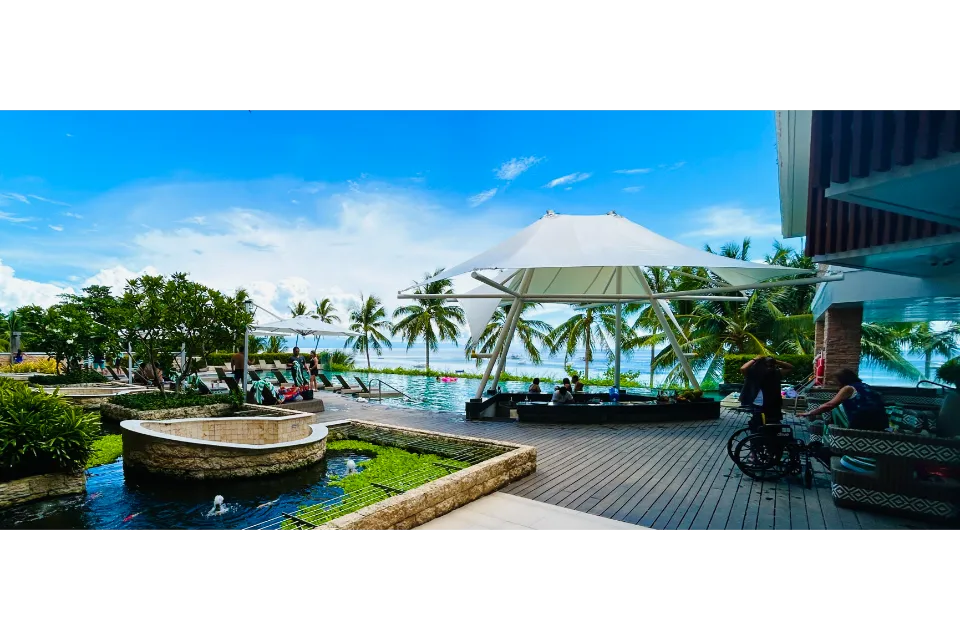 Modala Beach Resort Panglao: Pool Bar