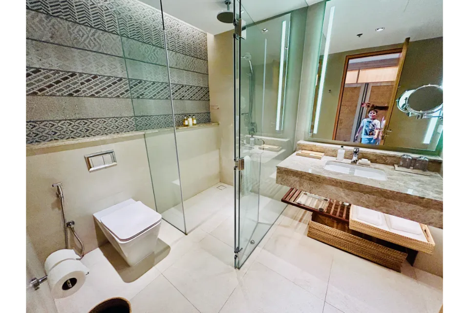 Modala Beach Resort Panglao: Bathroom in Ocean View Room