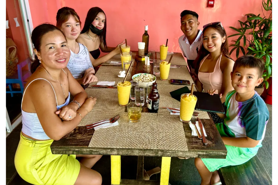 chido cafe bohol family photo