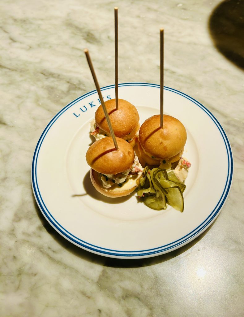 sevenrooms the clubroom amoy street lobster slider