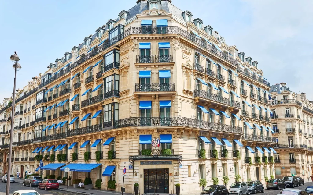 hotel de la tremoille 10 Best Restaurants in Paris (7 with Michelin Stars)