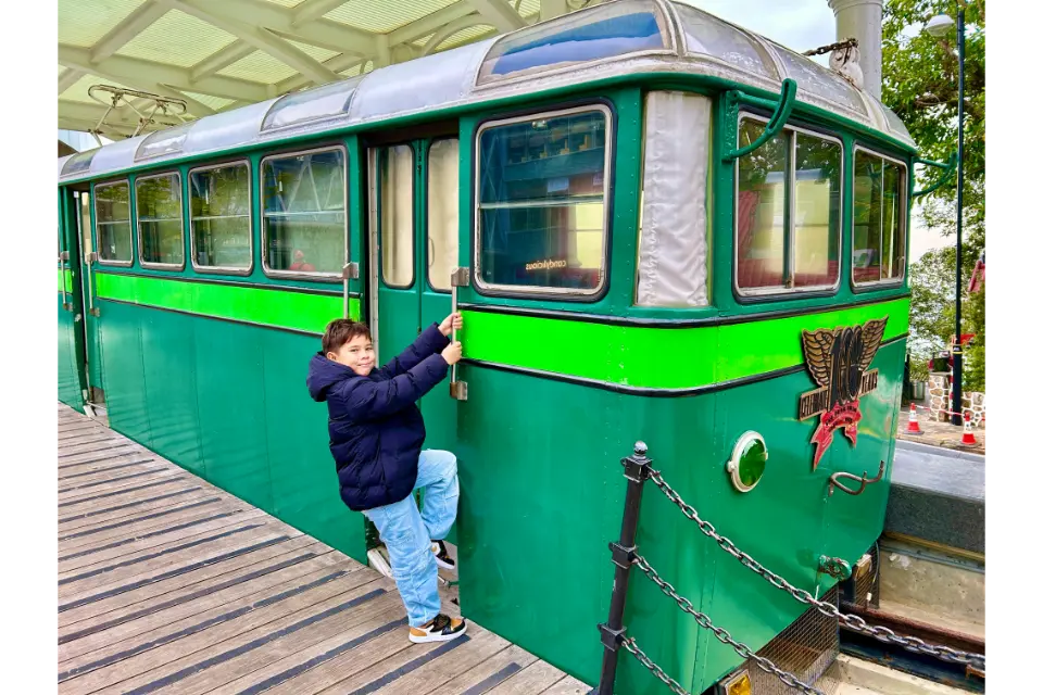 Best five day hong kong itinerary victoria peak old green tram