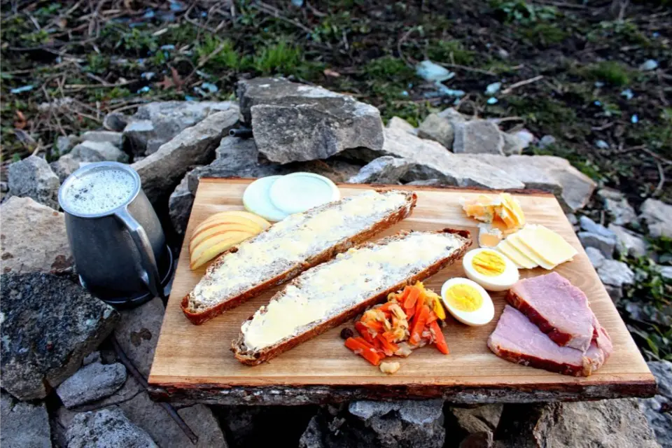 ploughmans lunch british food