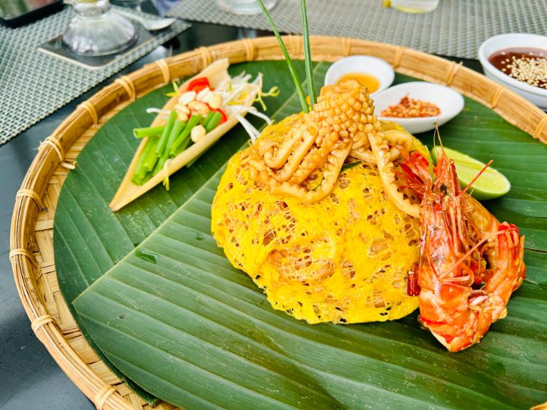 pullman danang beach resort review pad thai