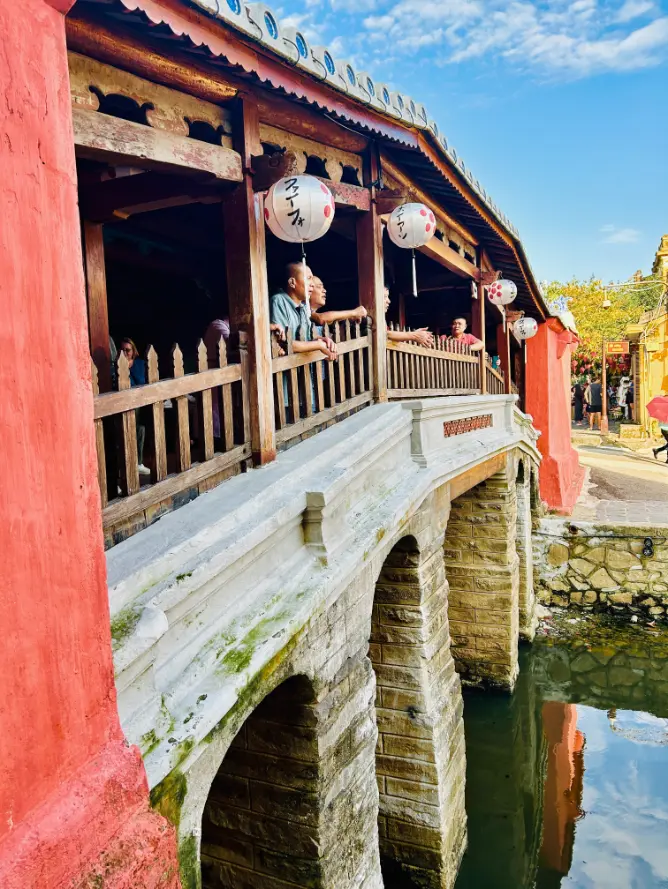 what to do in hoi an ancient japanese bridge side on