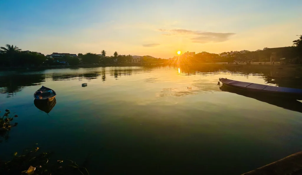 what to do in hoi an lake sunset