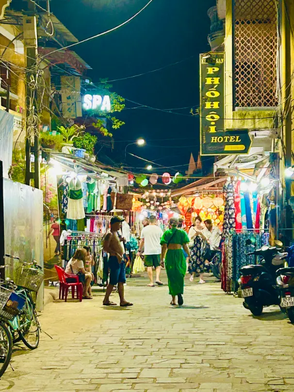 what to do in hoi an streets of hoi an