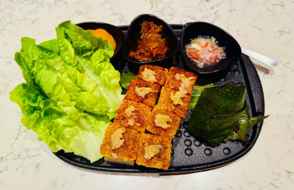 chifa restaurant review peruvian-chinese on sentosa. roast pork belly