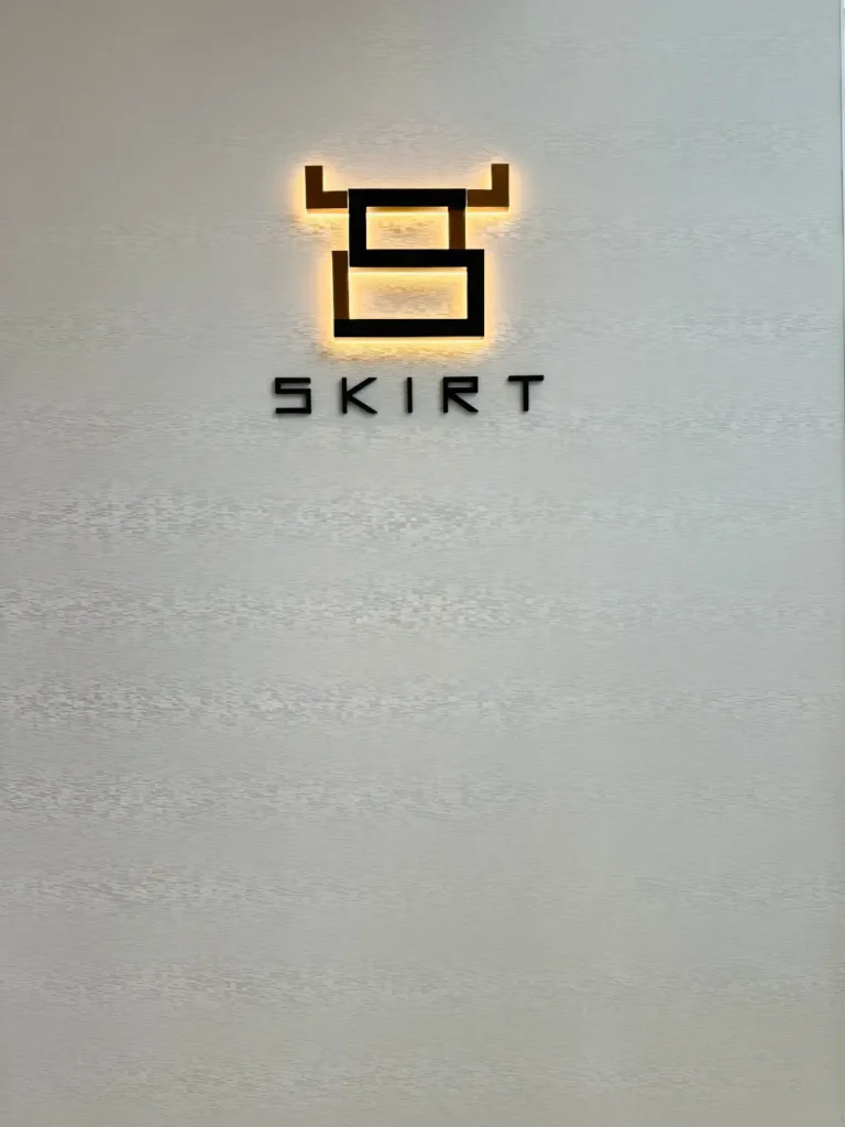 skirt restaurant review w hotel sentosa sign