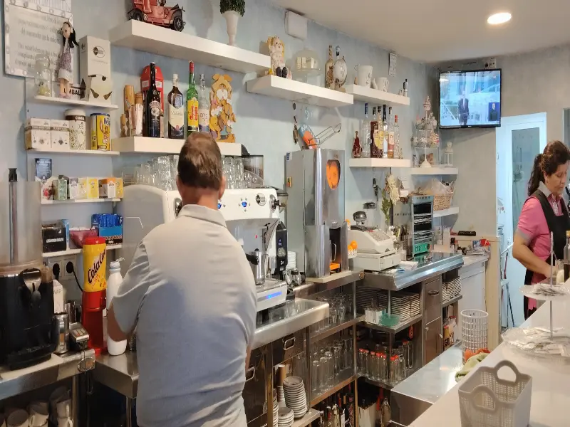 Churrería Cafetería Diego - Santisteban del Puerto, Jaén 4 Churrería Cafetería Diego - Santisteban del Puerto, Jaén Friendly Team at Churrería Cafetería Diego