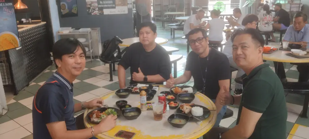 Aldwin from Makan Tito’s and crew visiting Ritch’s Lechon