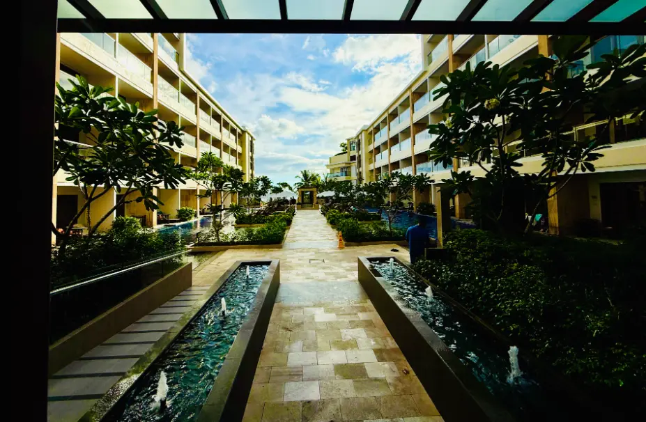 HENANN PREMIER BEACH RESORT REVIEW lobby area