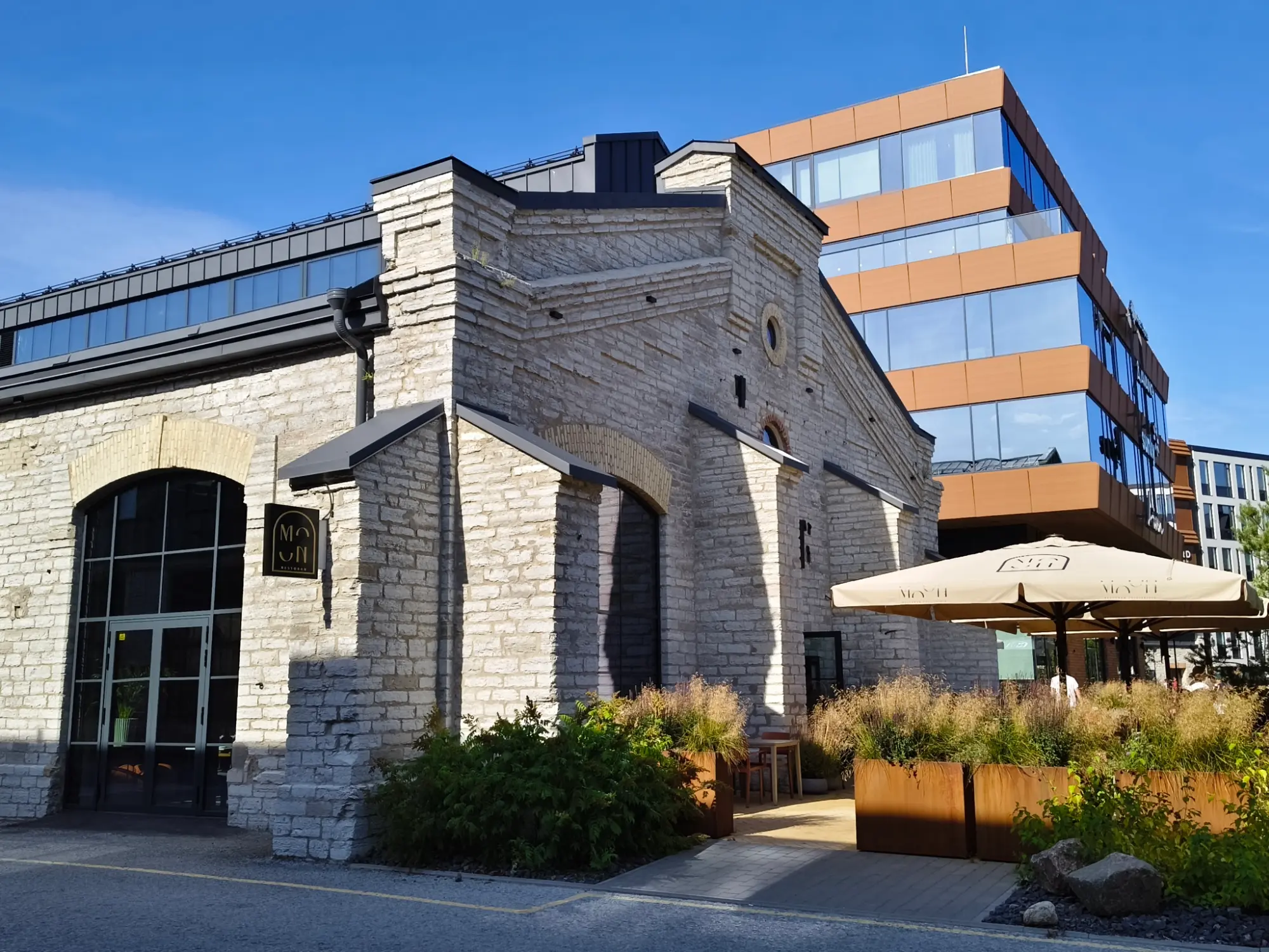 Restaurant Moon Tallinn review exterior in Telliskivi